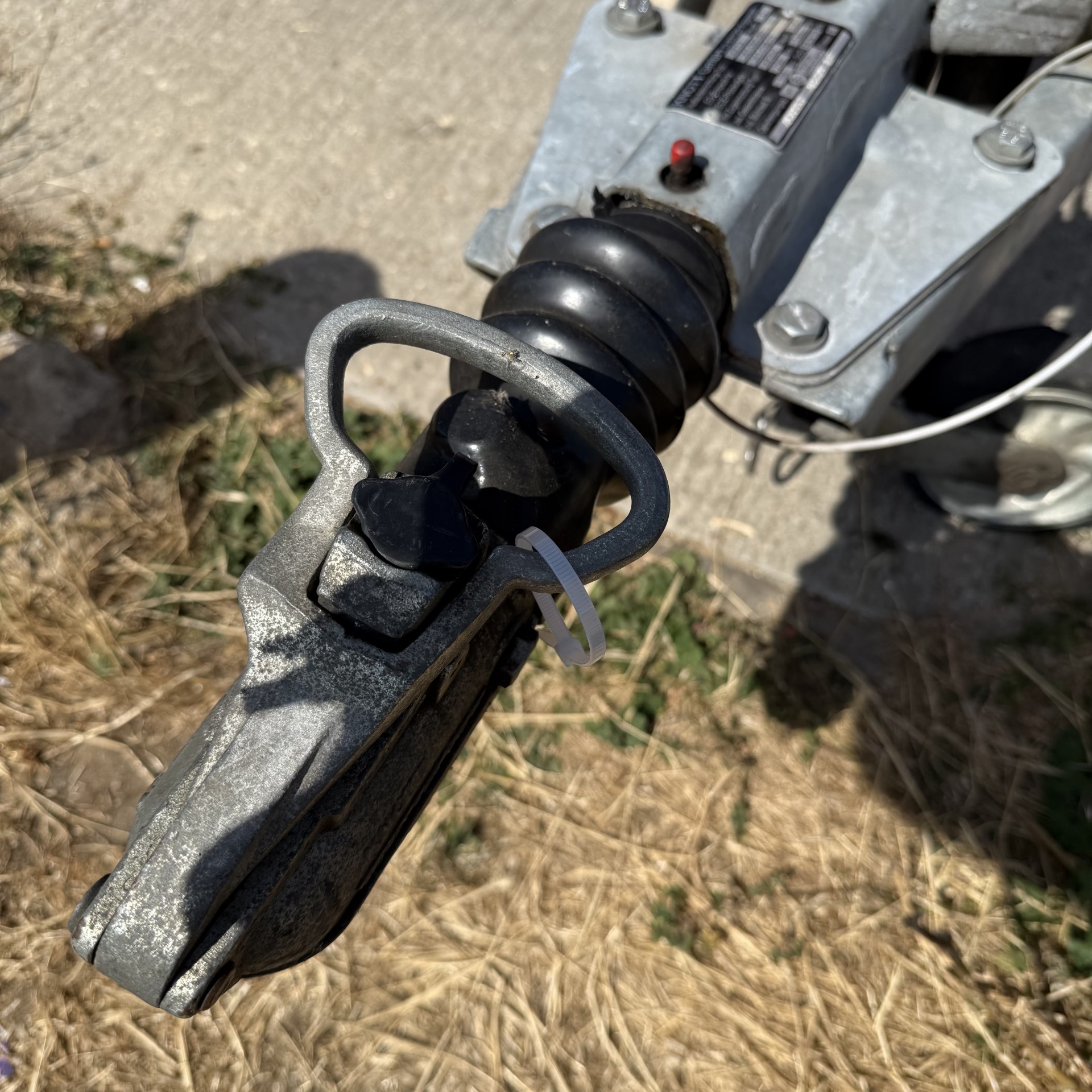 Secure and lockable Motiv trailer hitch with grease nipples.
