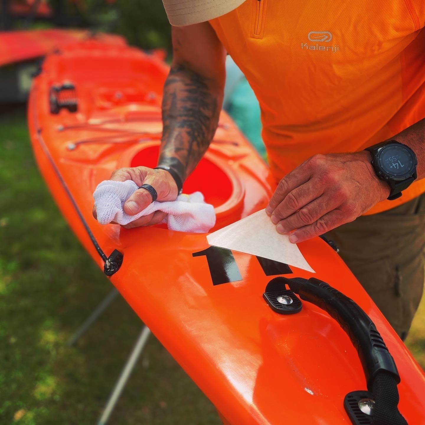 Guide maintaining servicing sit-on-top kayaks