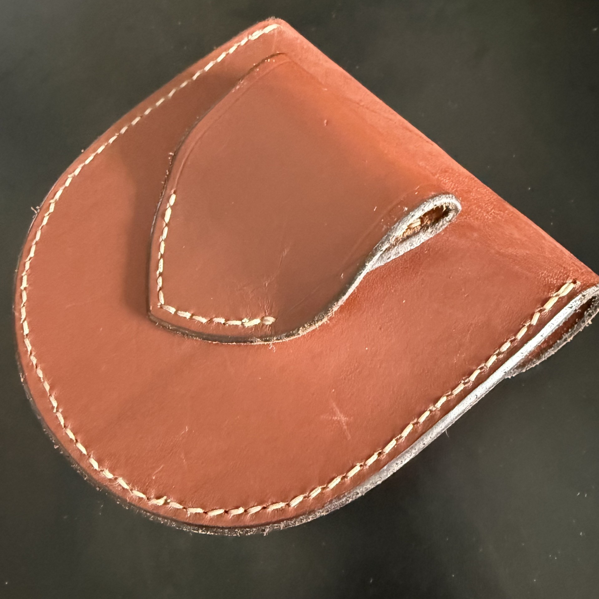 Fits thick leather belts to 40mm.