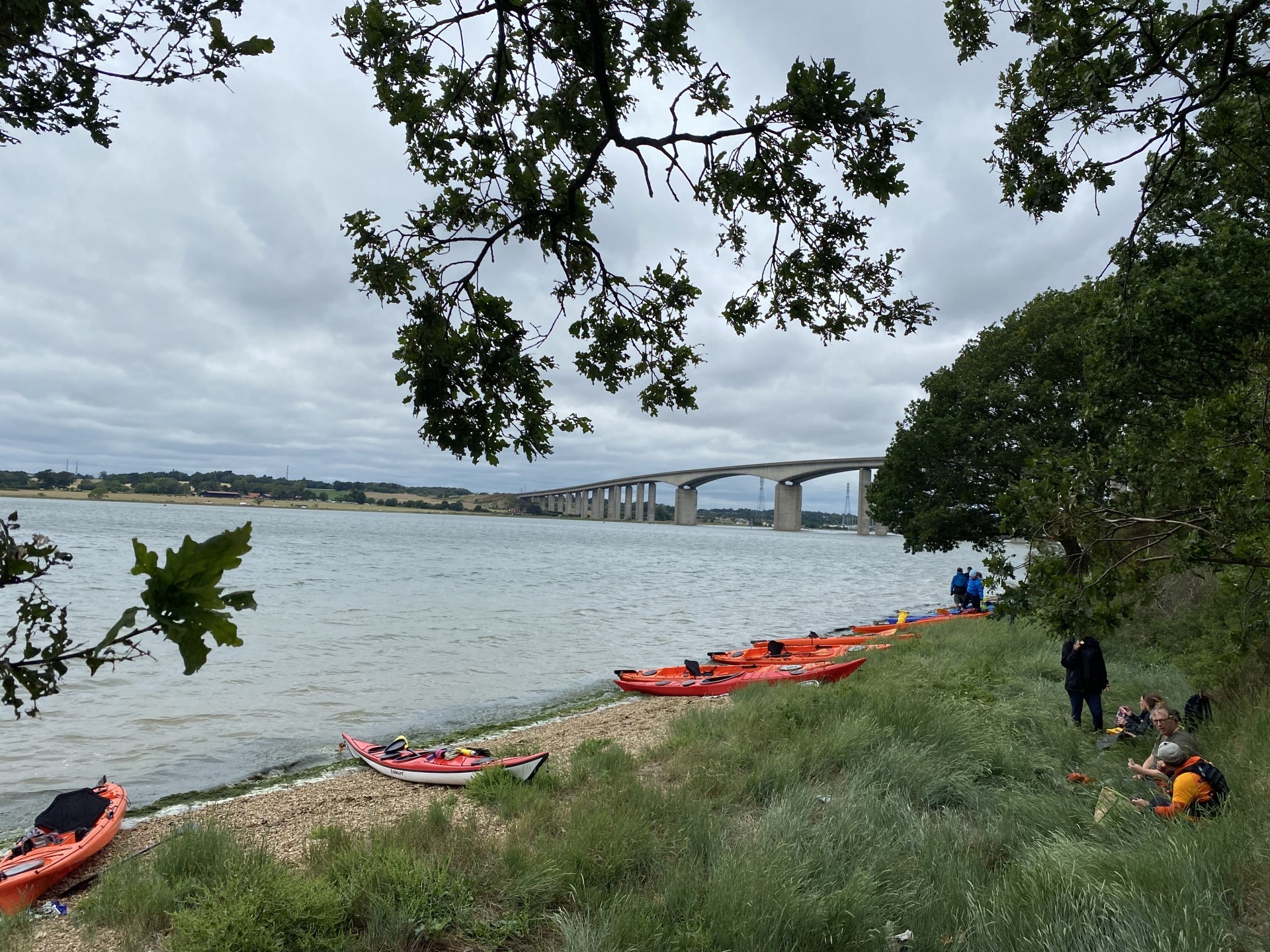 Lunch break with the Orwell bridge in background during the Discover Kayaking trip in Suffolk
